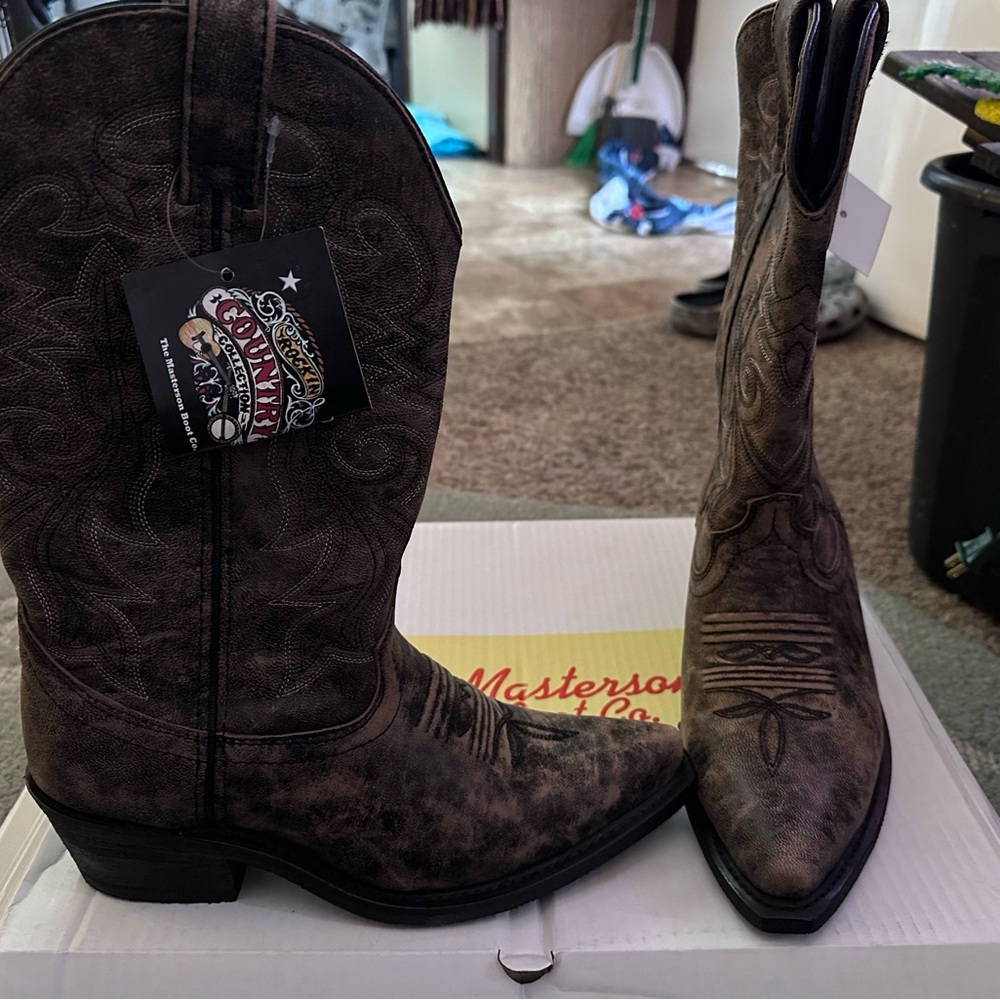 Brand new never worn Rockin Country Cowboy Boots!